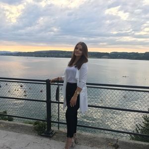 Meet your Posher, Amira